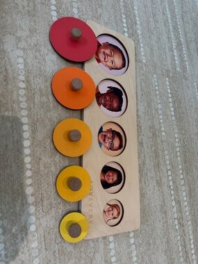 Lovevery faces Montessori Wooden Peg Color Stacking Puzzle